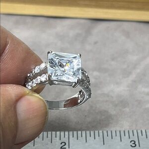 Dazzling Silver Women's Ring with Clear CZ Gemstone SIZE 5.75